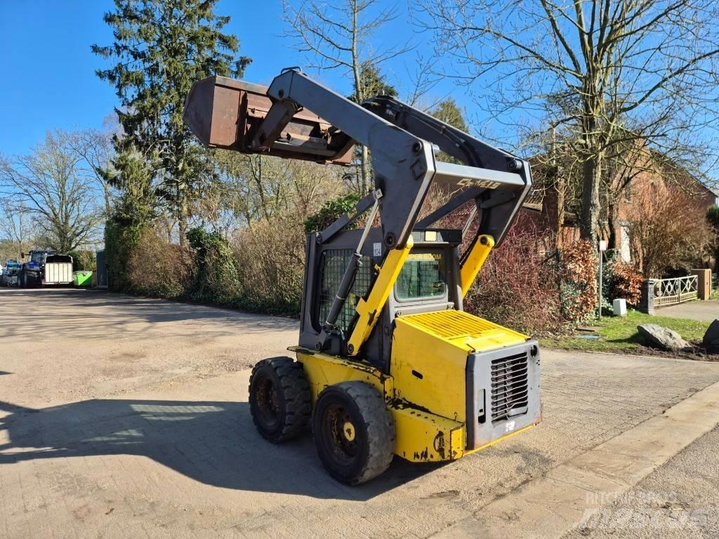 New Holland LS 160 スキッドステアローダー