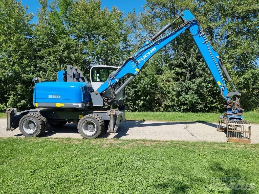 Fuchs MHL 250 廃棄物／工業産廃処理機