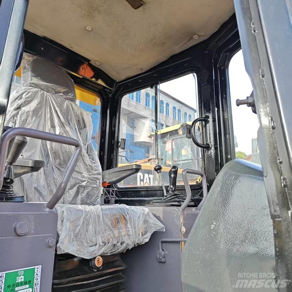 CAT D 5 K ブルドーザー