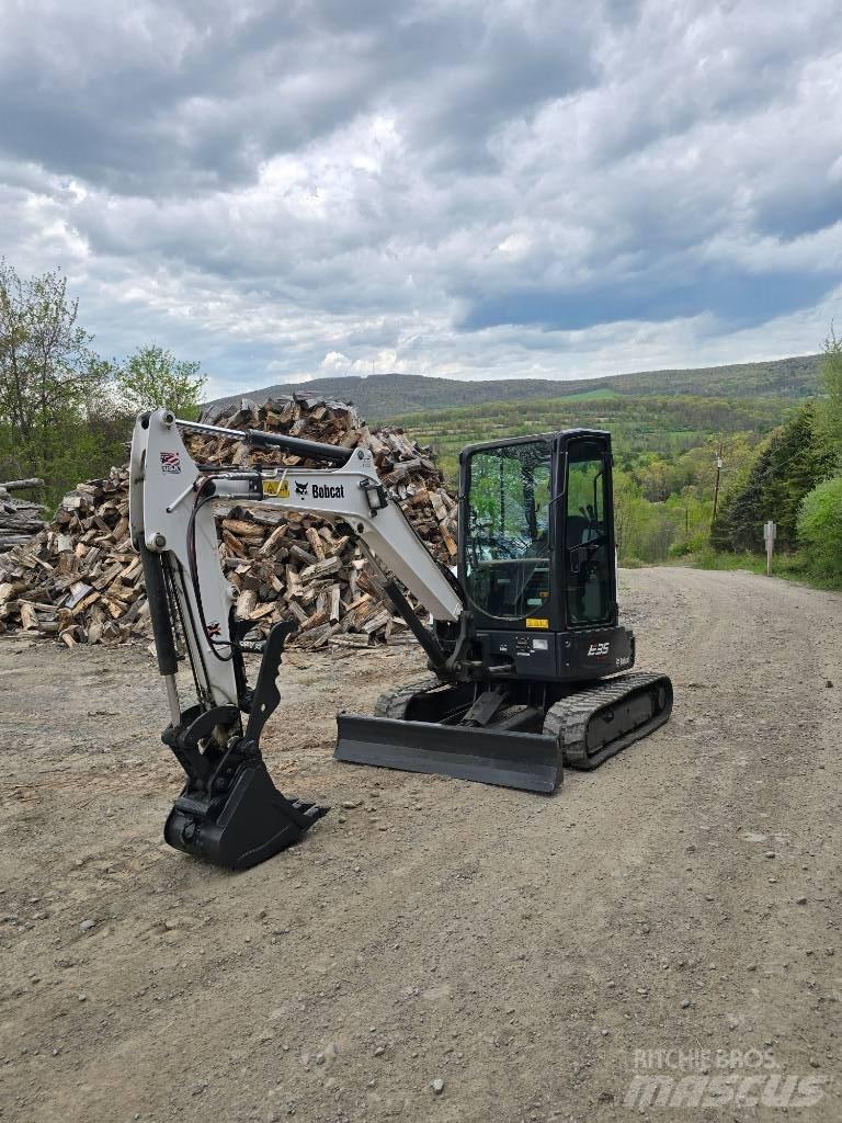 Bobcat E35 ミニ油圧ショベル 7t以下（ミニユンボ・ミニディガー）