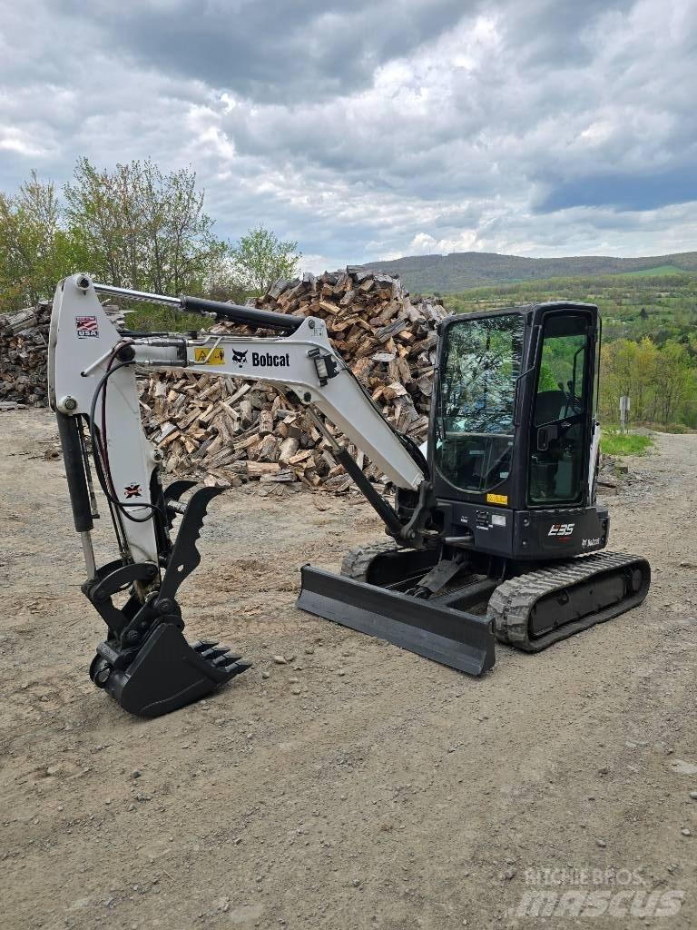 Bobcat E35 ミニ油圧ショベル 7t以下（ミニユンボ・ミニディガー）