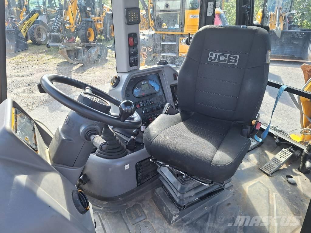 JCB 3 CXE Compact バックホーローダー