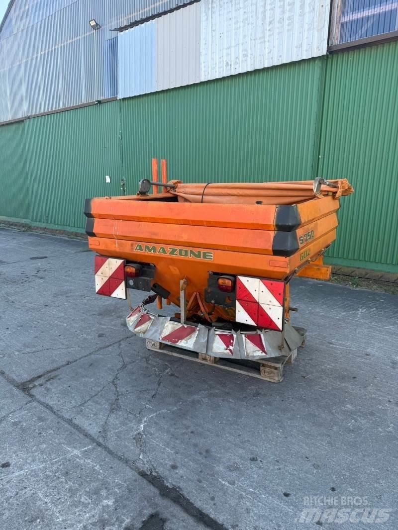 Amazone ZA XS 砂と塩撒き専用車