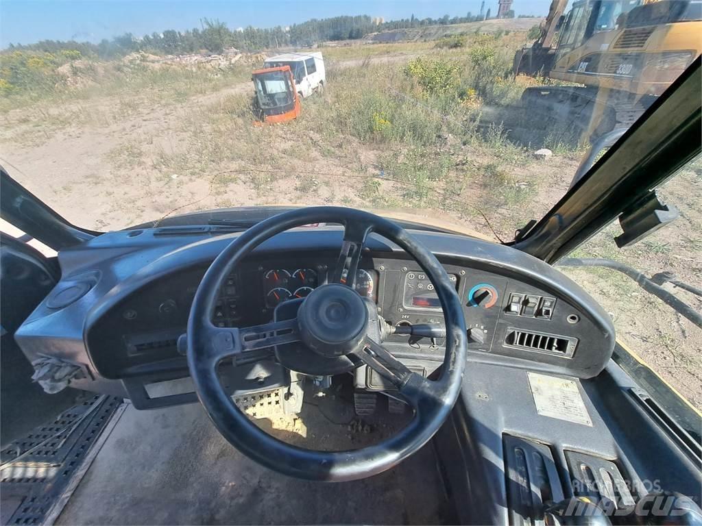 CAT 730 キャブ付きシャーシ