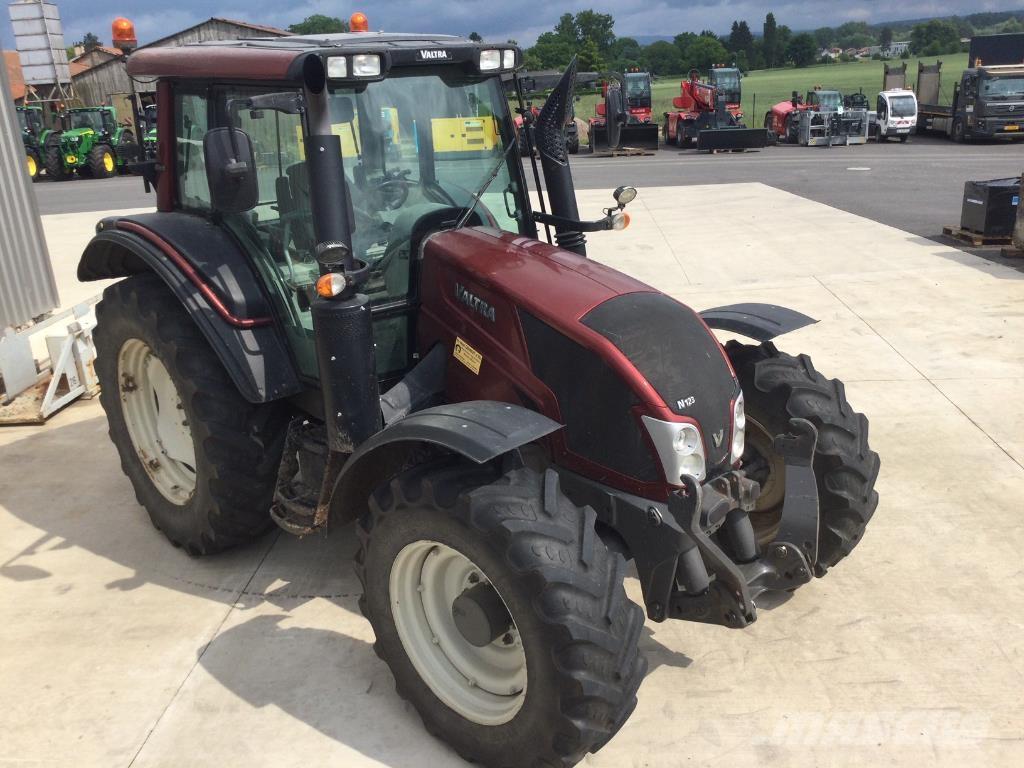 Valtra N123 トラクター