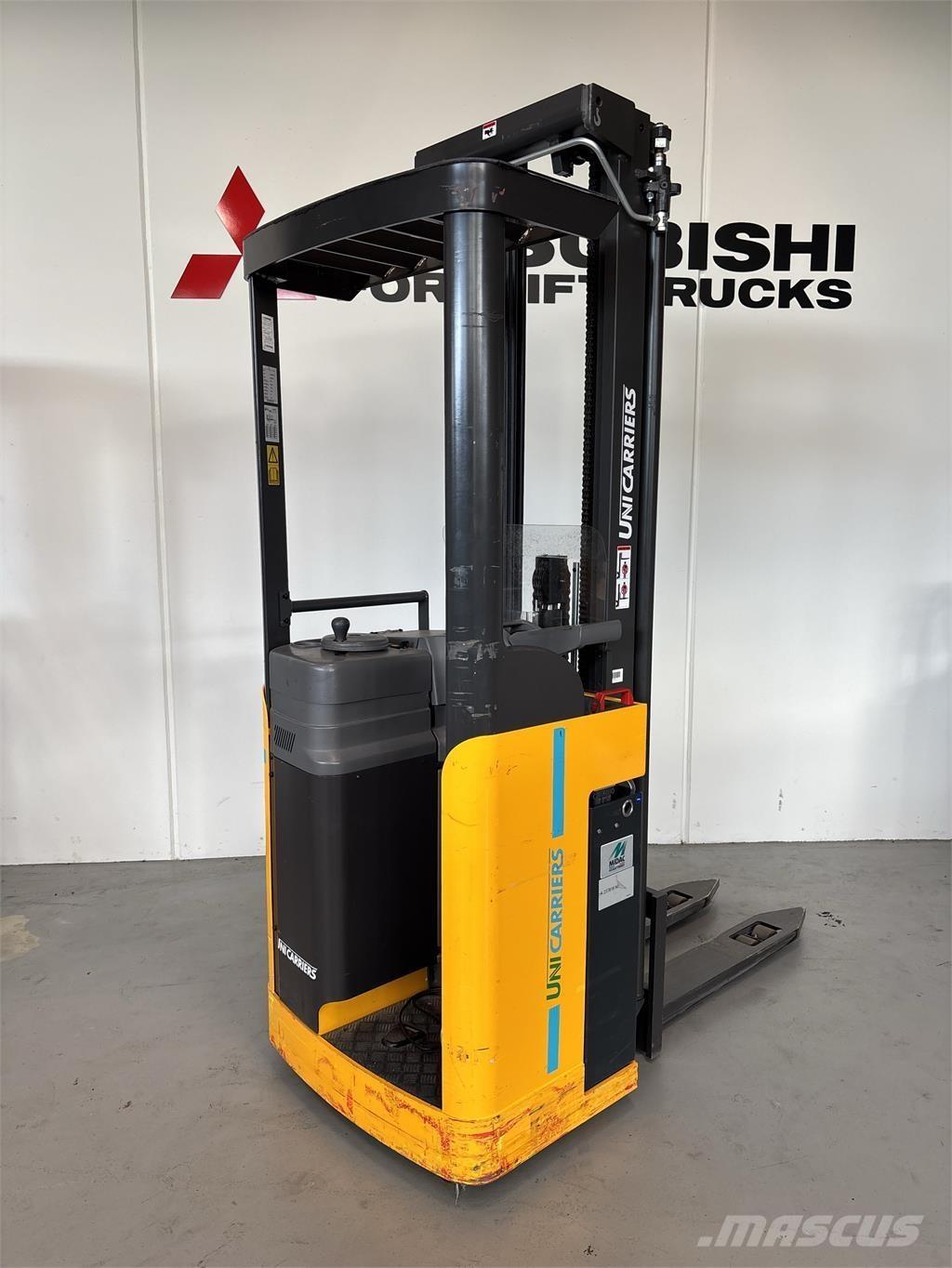 Atlet A160 自走式スタッカー