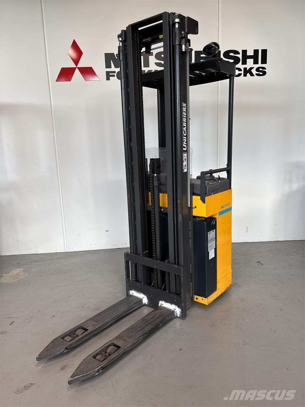 Atlet A160 自走式スタッカー