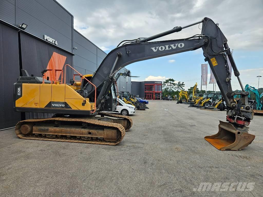 Volvo EC 250 EL 大型油圧ショベル12t以上（パワーショベル・ユンボ）