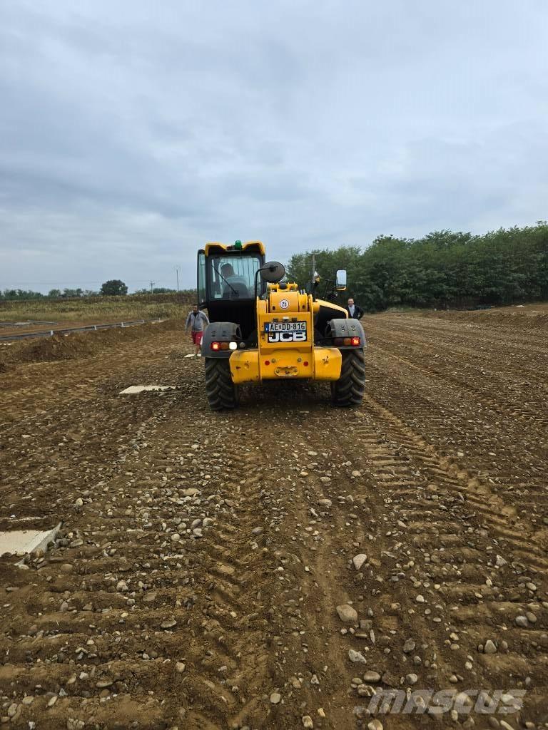 JCB 535-140 テレスコーピックハンドラー