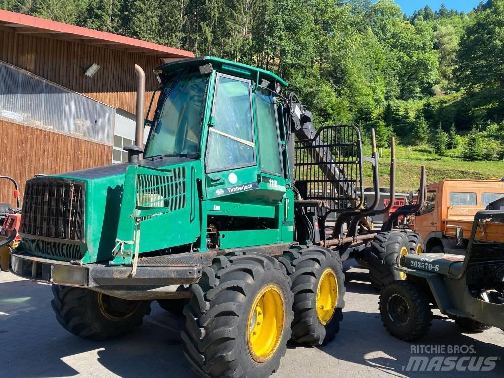 John Deere 1110 フォワーダー