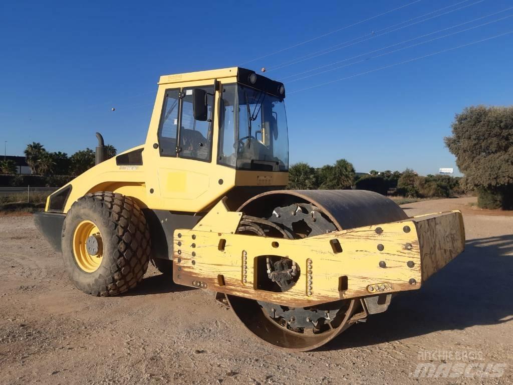 Bomag BW 216 D-4 ソイルコンパクター