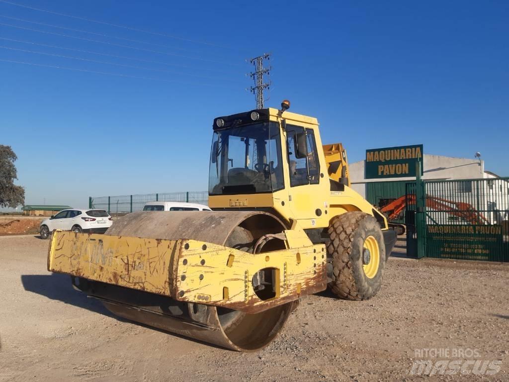 Bomag BW 216 D-4 ソイルコンパクター