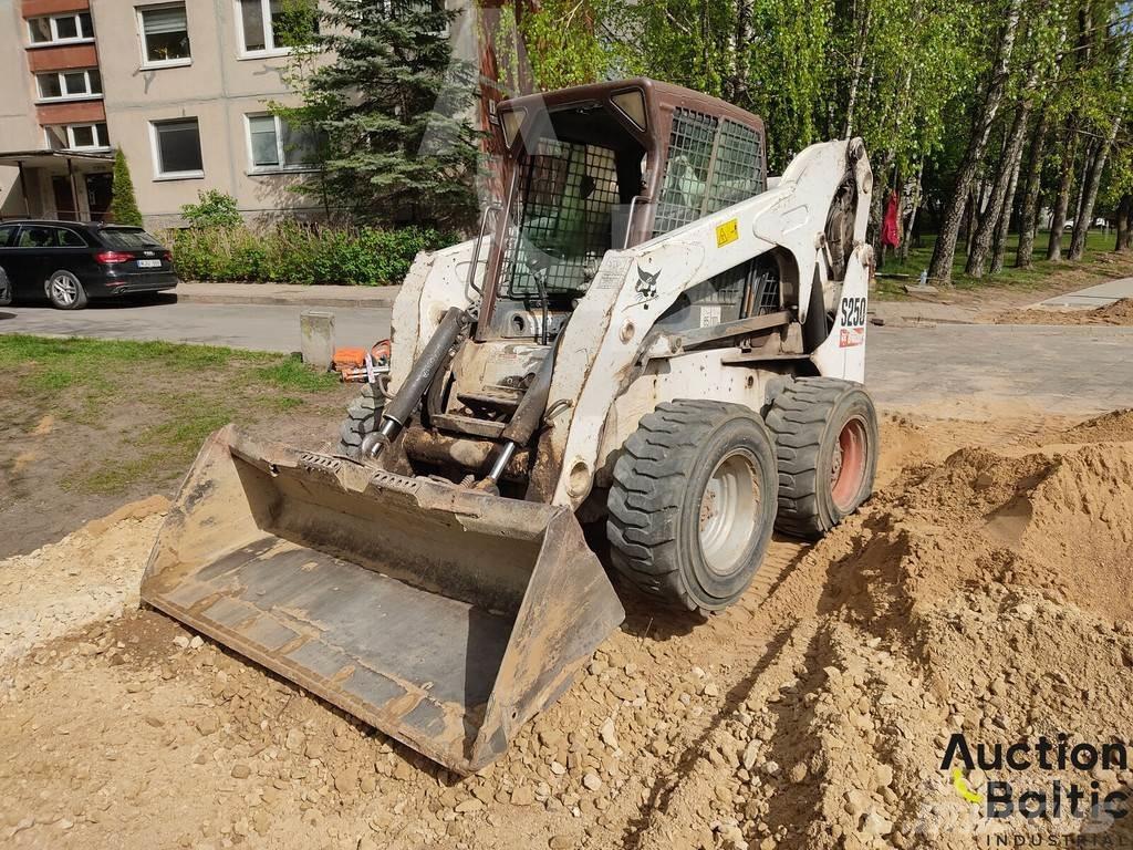 Bobcat S 250 スキッドステアローダー