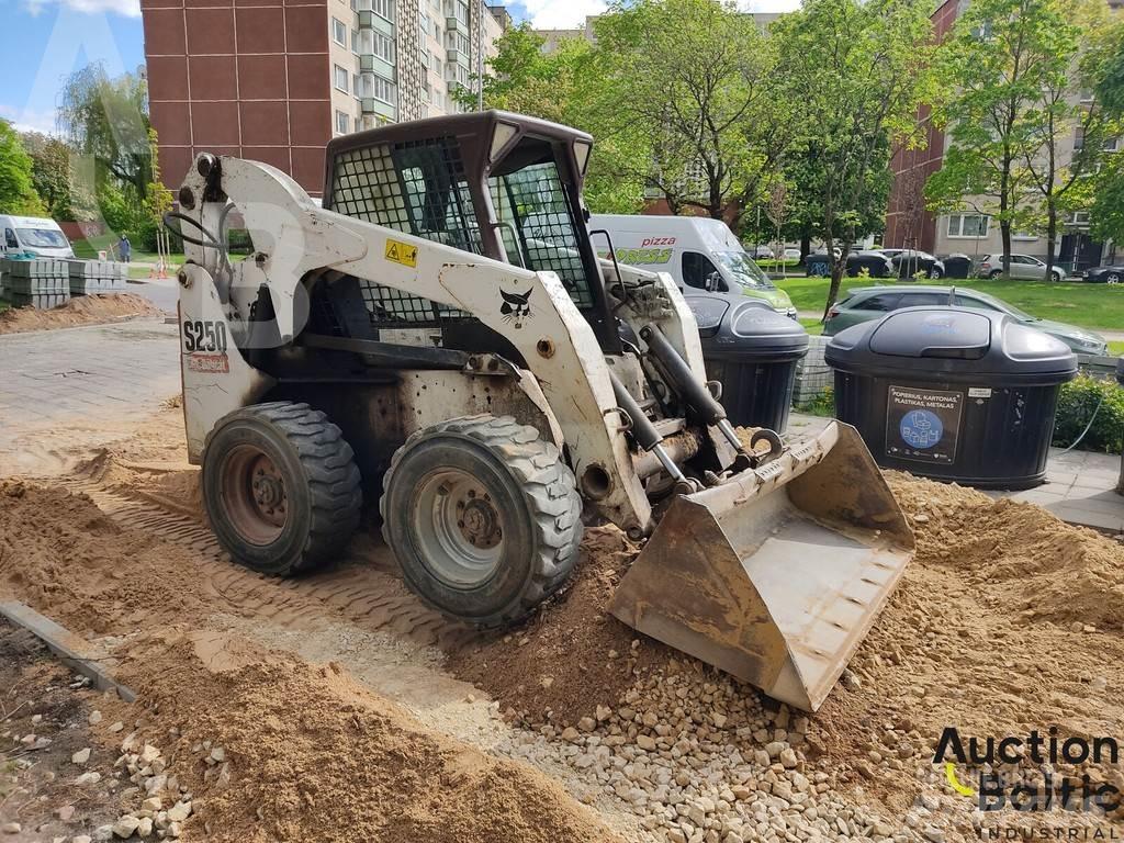 Bobcat S 250 スキッドステアローダー