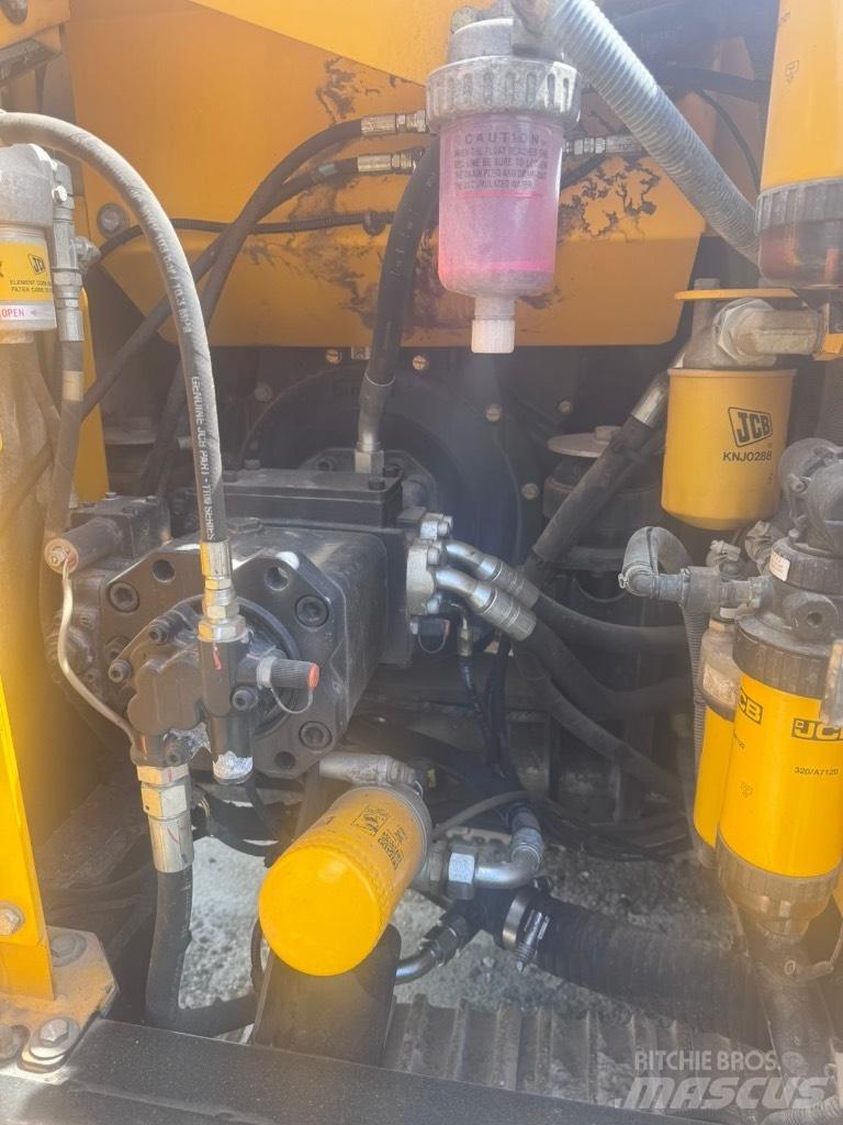 JCB JS 131 LC 大型油圧ショベル12t以上（パワーショベル・ユンボ）