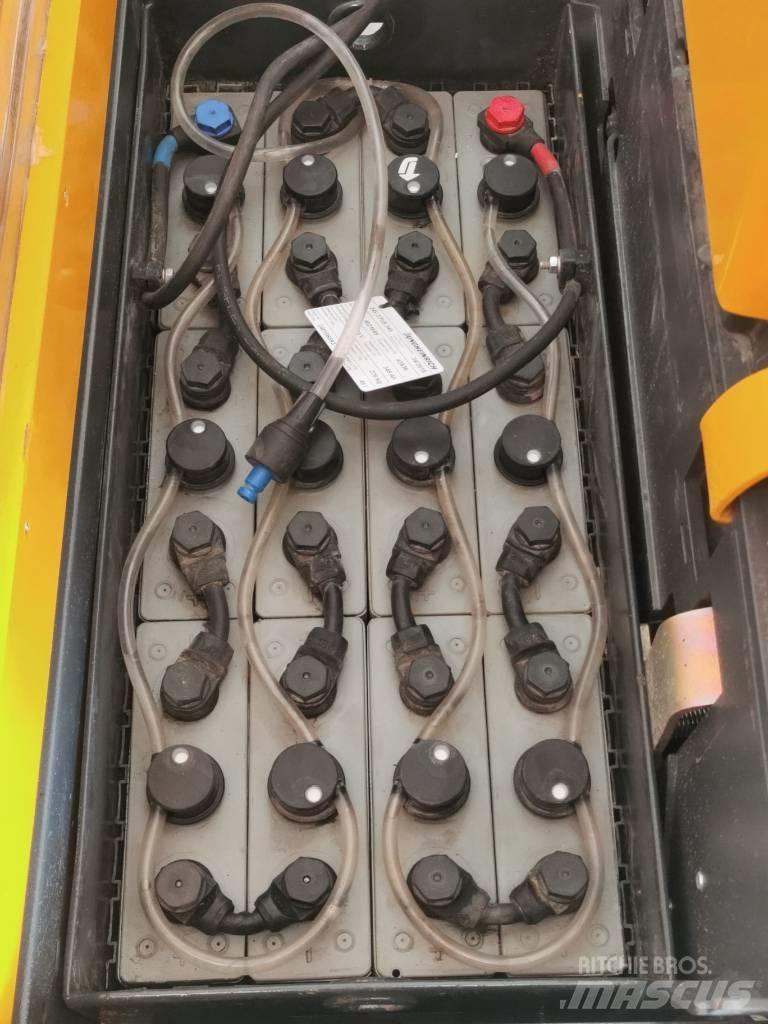 Jungheinrich ERC 214 自走式スタッカー