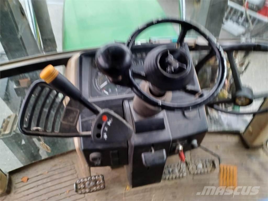 John Deere 6110SE トラクター