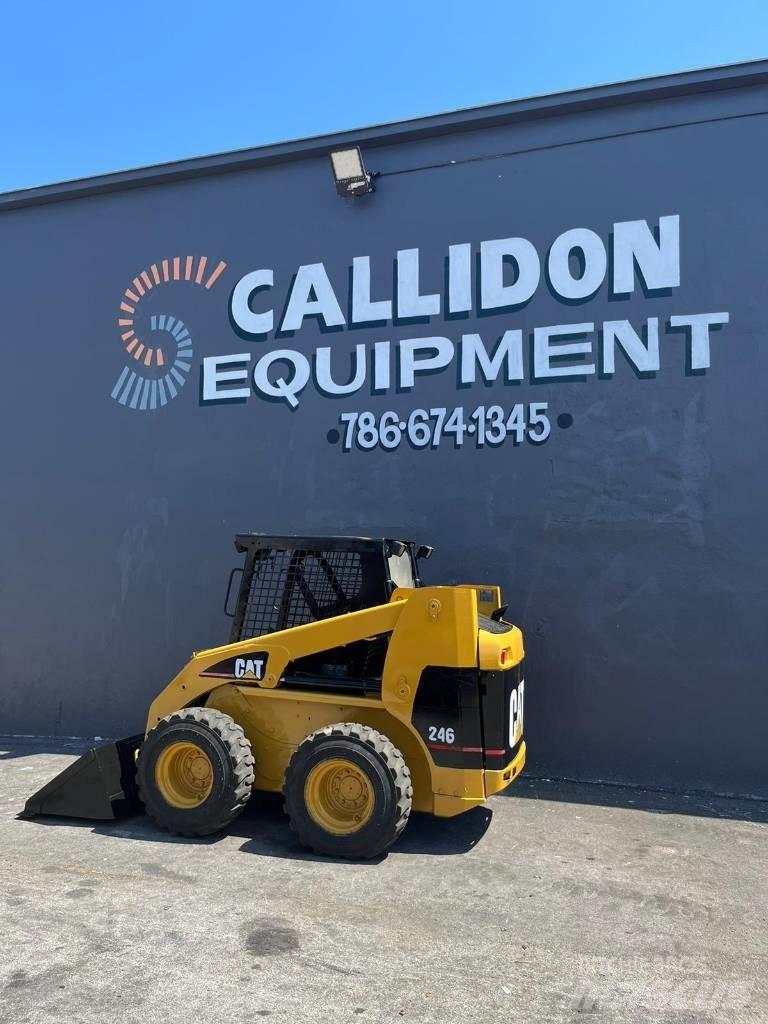 CAT 246 スキッドステアローダー