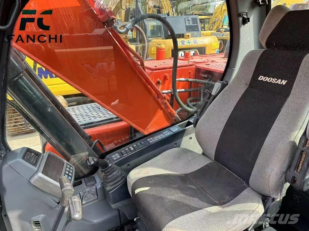 Doosan DX 140 LC 大型油圧ショベル12t以上（パワーショベル・ユンボ）