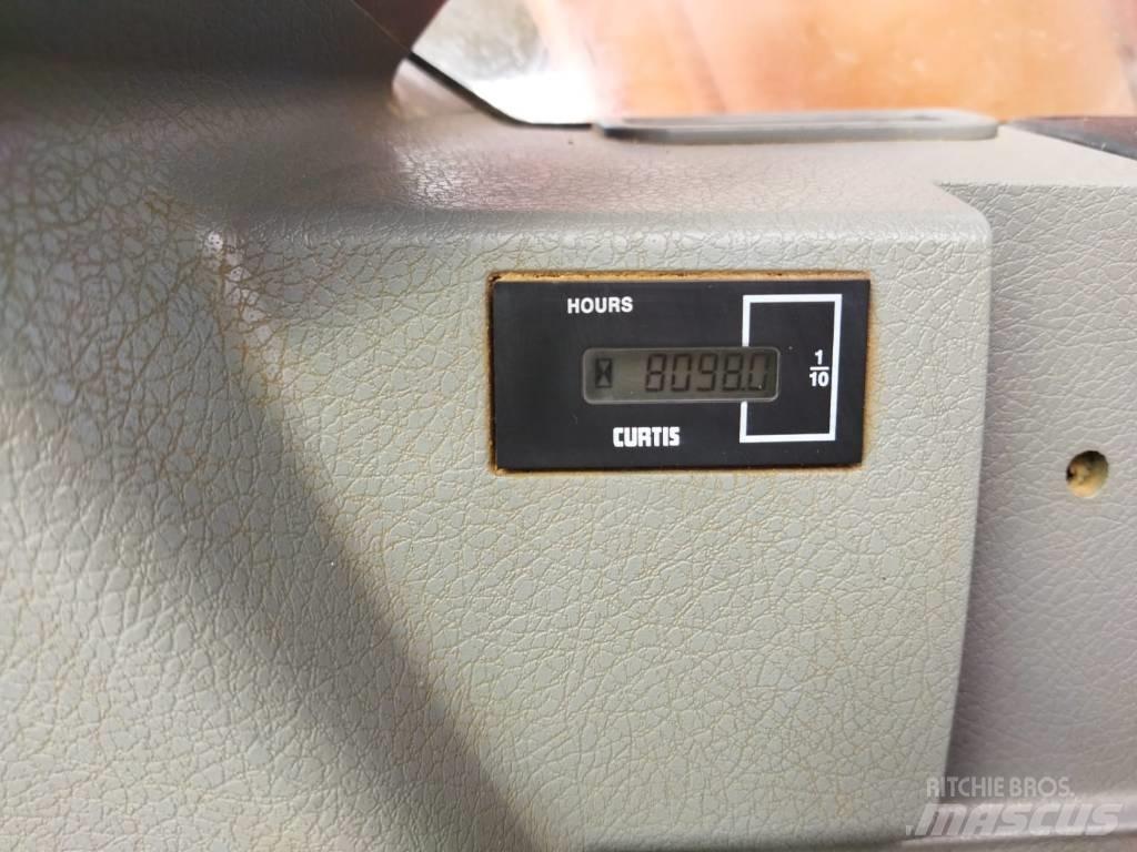 Doosan DX 140 W ホイール式油圧ショベル（パワーショベル・ユンボ・バックホー）