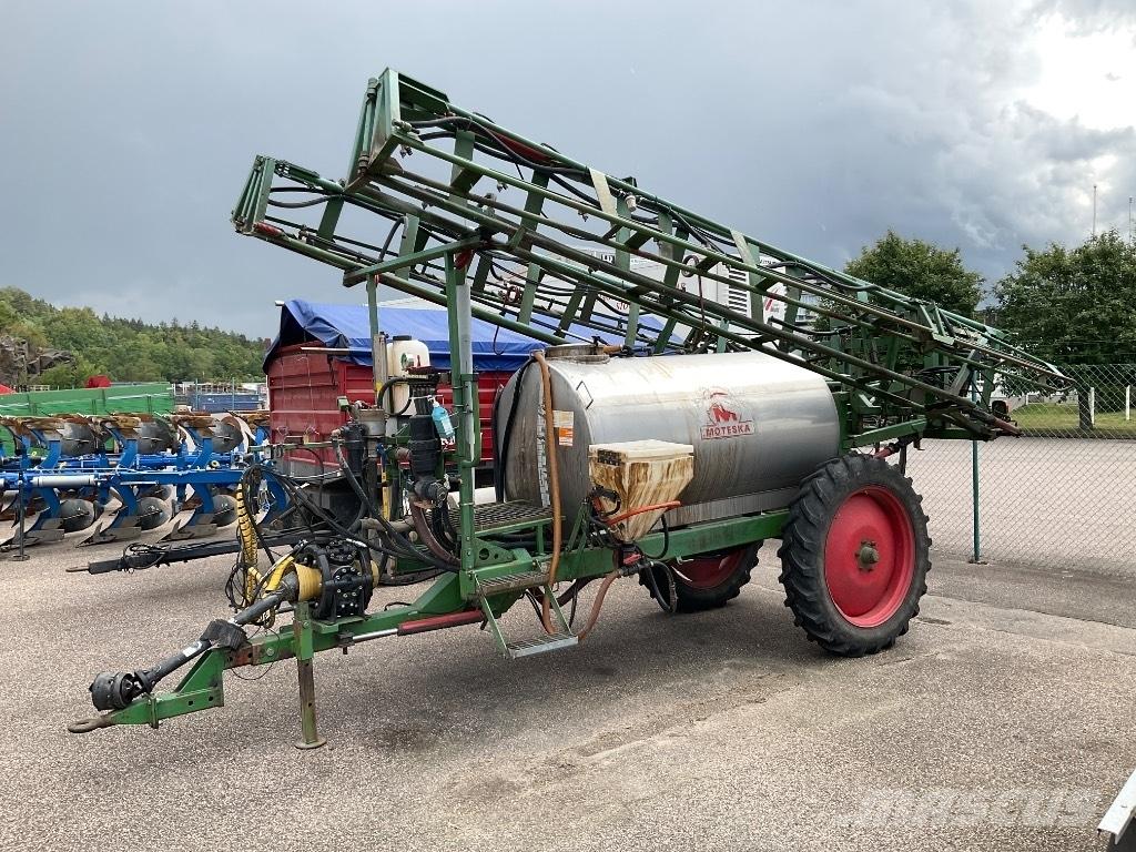 Moteska 2500 牽引型スプレイヤー