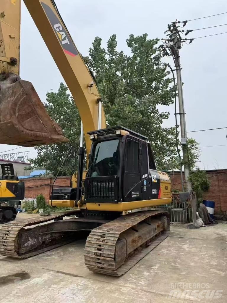 CAT 323D 大型油圧ショベル12t以上（パワーショベル・ユンボ）