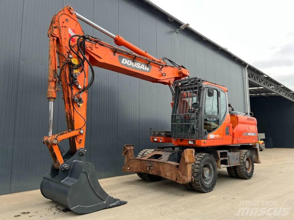 Doosan DX210W ホイール式油圧ショベル（パワーショベル・ユンボ・バックホー）