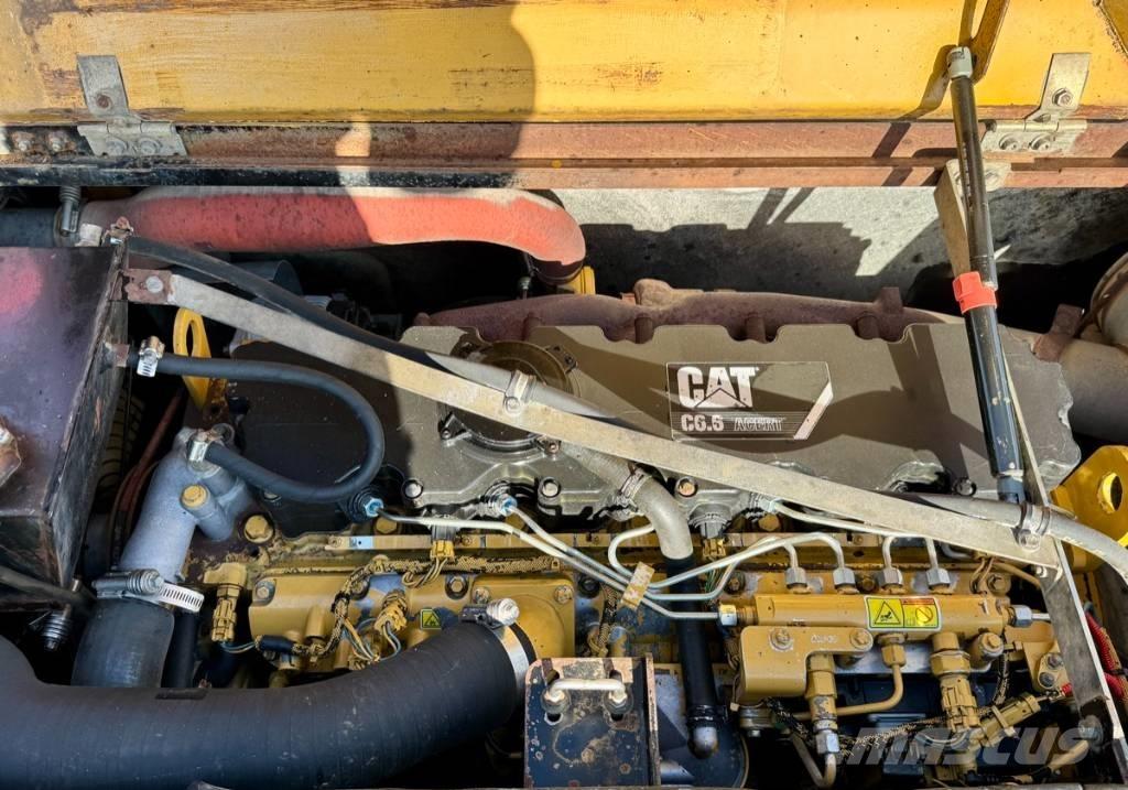 CAT M 318 D ホイール式油圧ショベル（パワーショベル・ユンボ・バックホー）