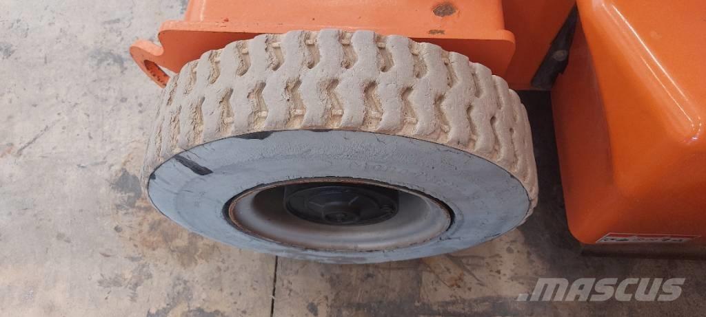 JLG E 400 AJPN ブームリフト　屈伸型