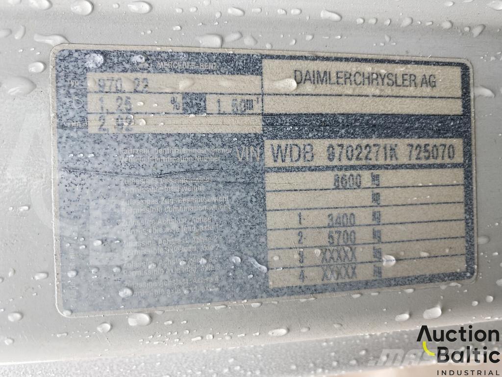 Mercedes-Benz 815 平ボディー