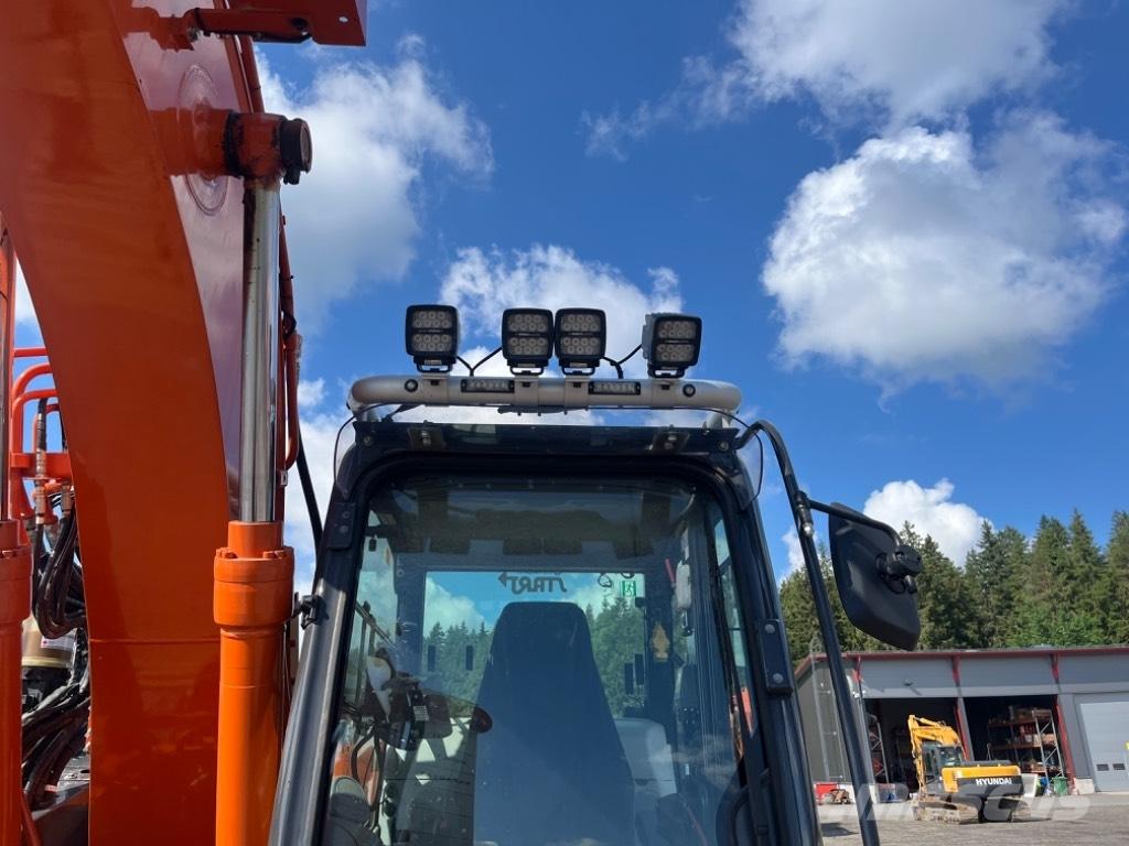 Hitachi ZX 135 US-6 大型油圧ショベル12t以上（パワーショベル・ユンボ）