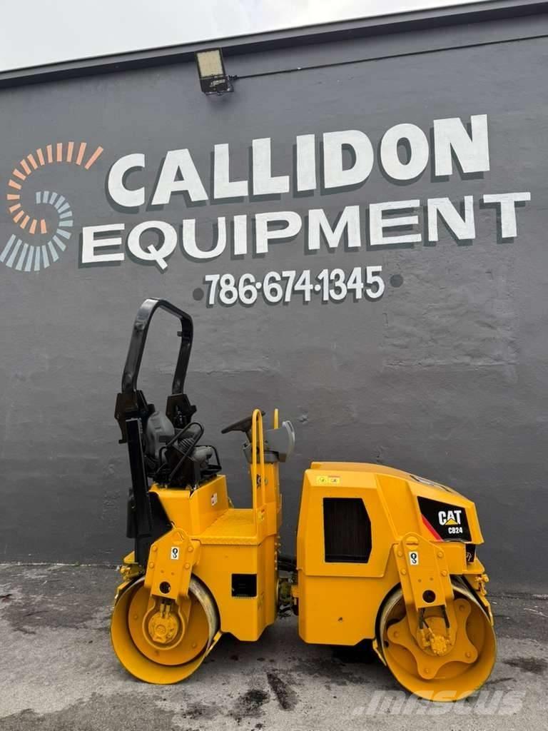 CAT CB 24 タンデムローラ