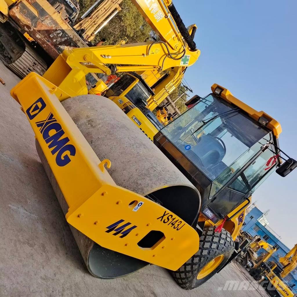 XCMG XS 143 J 振動ローラ