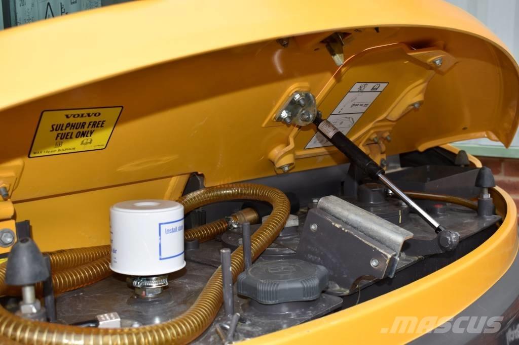 Volvo ECR 88 D 中型油圧ショベル 7ｔ-12ｔ（ユンボ・パワーショベル・バックホー）