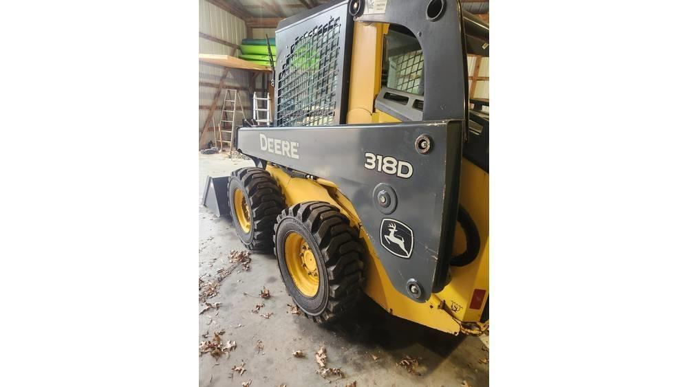 John Deere 318 D スキッドステアローダー