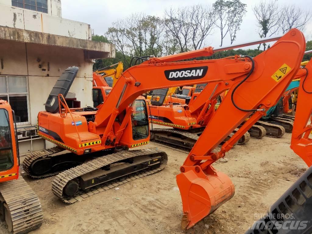 Doosan DH 225 LC-7 大型油圧ショベル12t以上（パワーショベル・ユンボ）