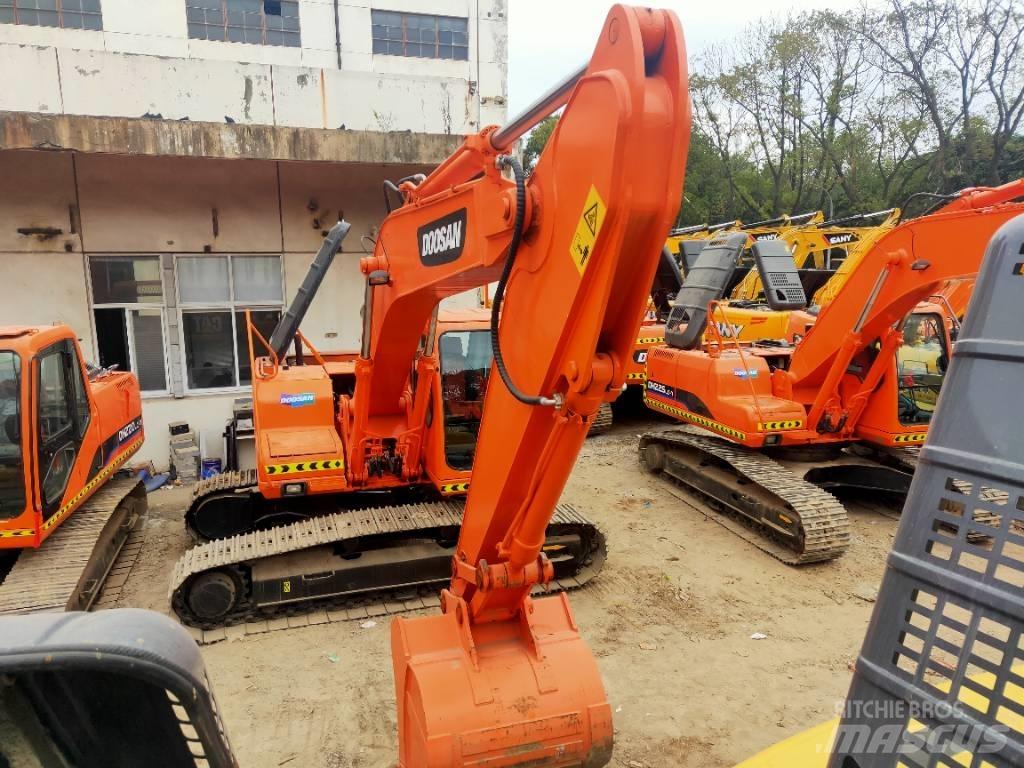 Doosan DH 225 LC-7 大型油圧ショベル12t以上（パワーショベル・ユンボ）