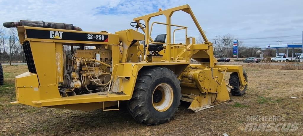 CAT SS 250 B ソイルコンパクター