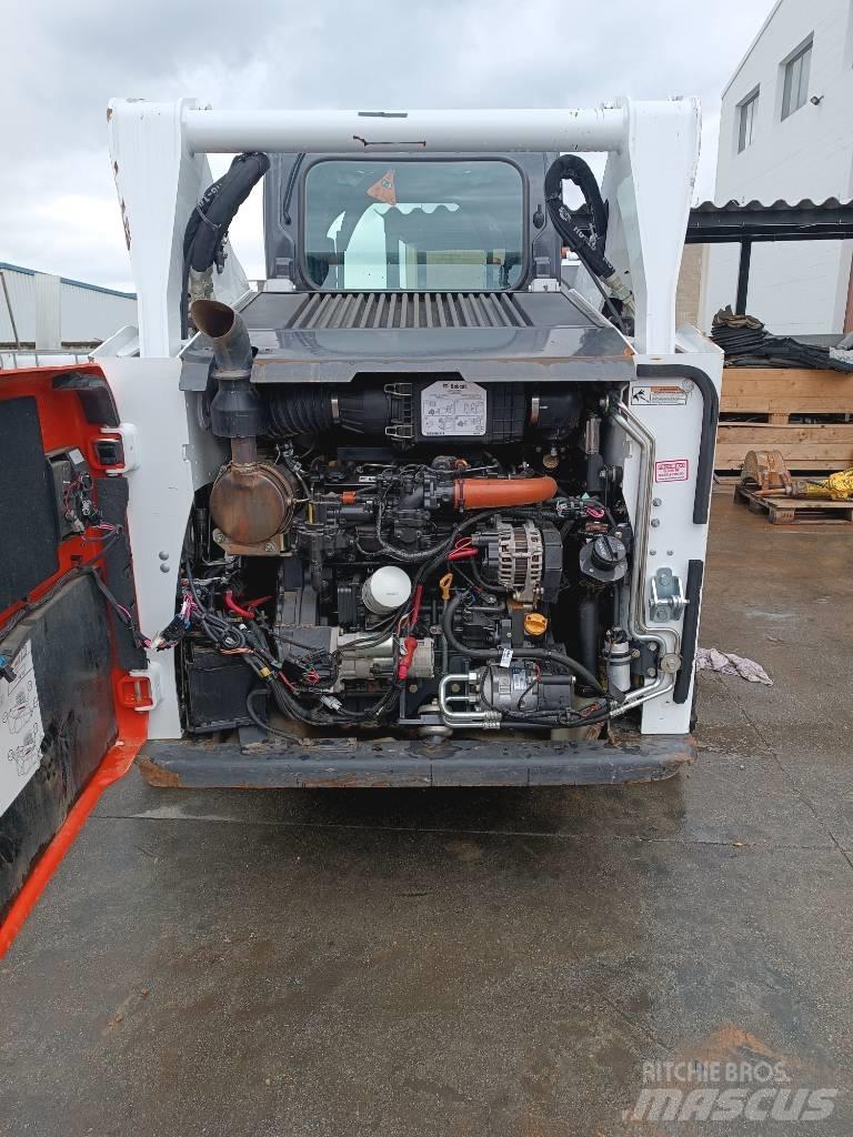 Bobcat T 590 HF スキッドステアローダー