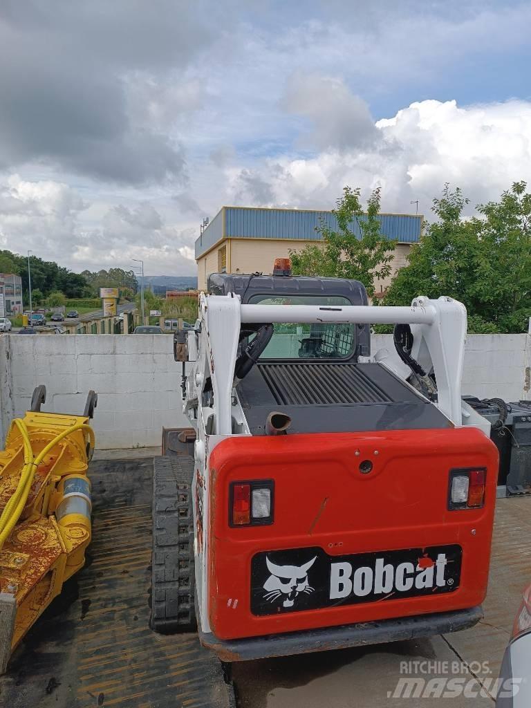 Bobcat T 590 HF スキッドステアローダー
