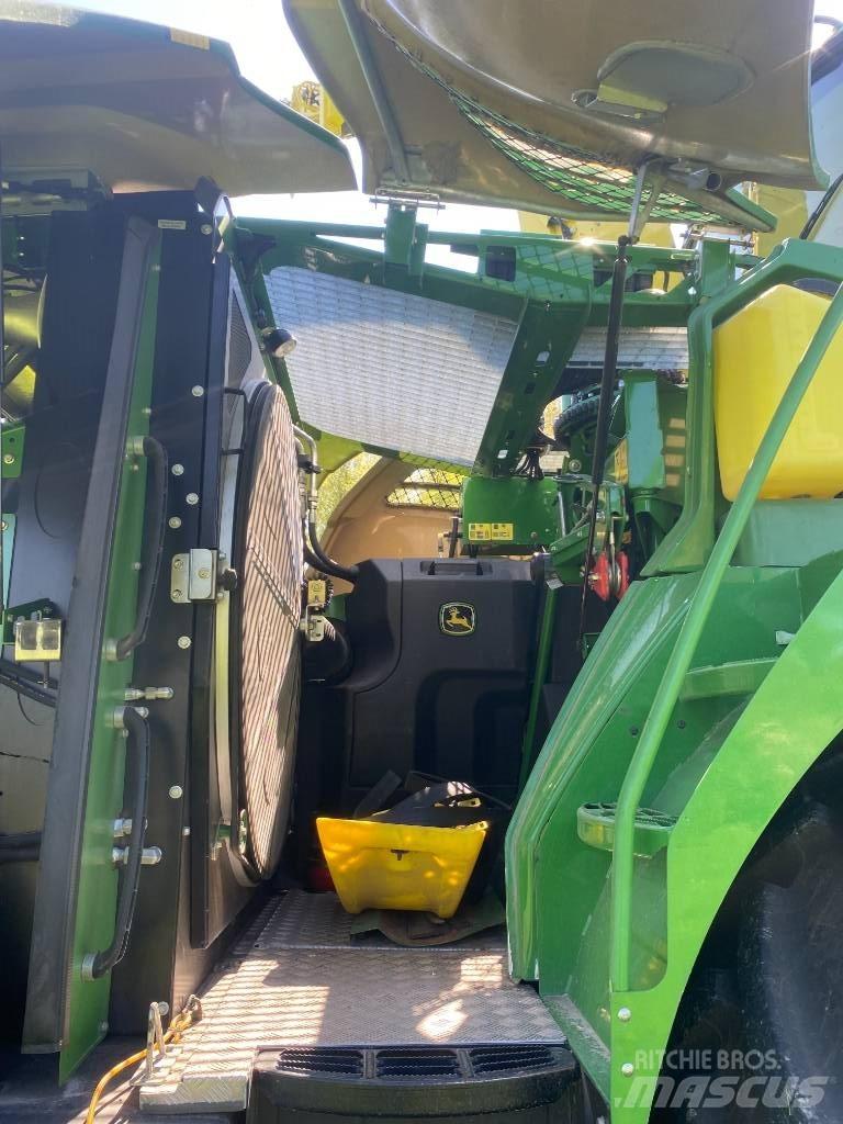 John Deere 8400 i 自走式フォレージハーベスター