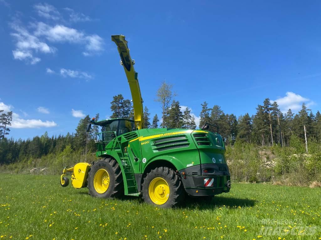John Deere 8400 i 自走式フォレージハーベスター