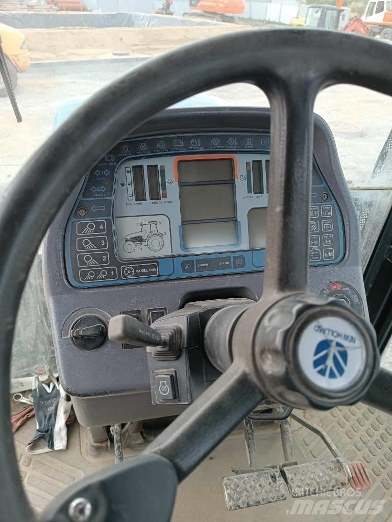 New Holland 8870 A トラクター