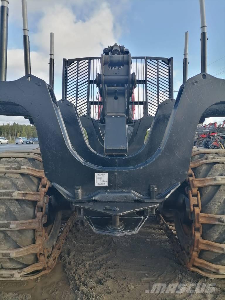 Komatsu 875 フォワーダー