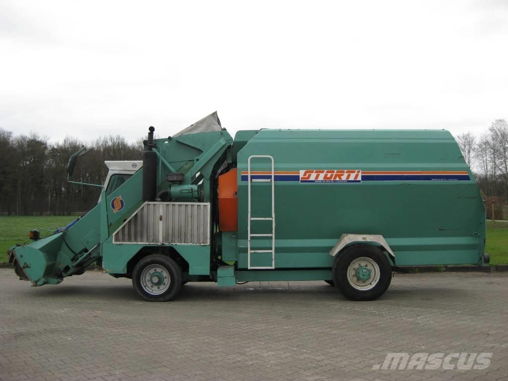 Storti Bulldog ミキサーフィーダー