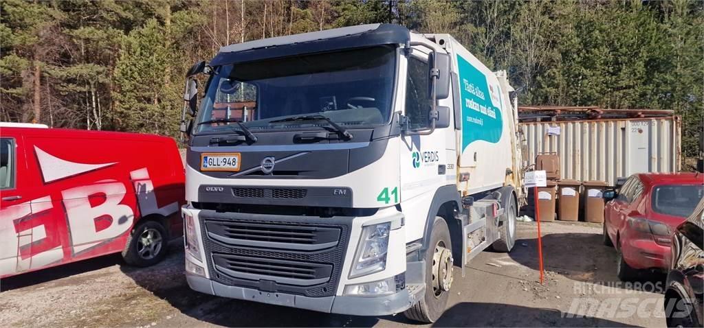 Volvo FM 330 塵芥車、パッカー車