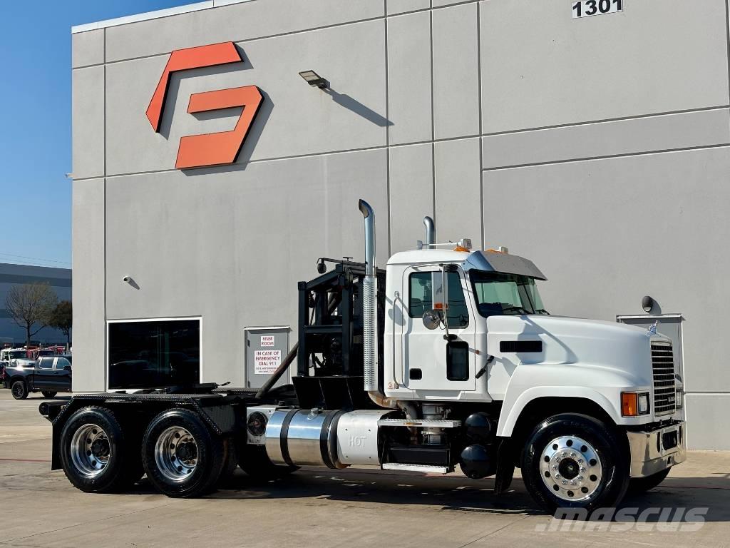 Mack CHU 613 レッカー車