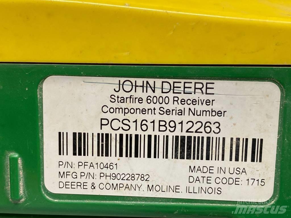 John Deere 6215 R トラクター