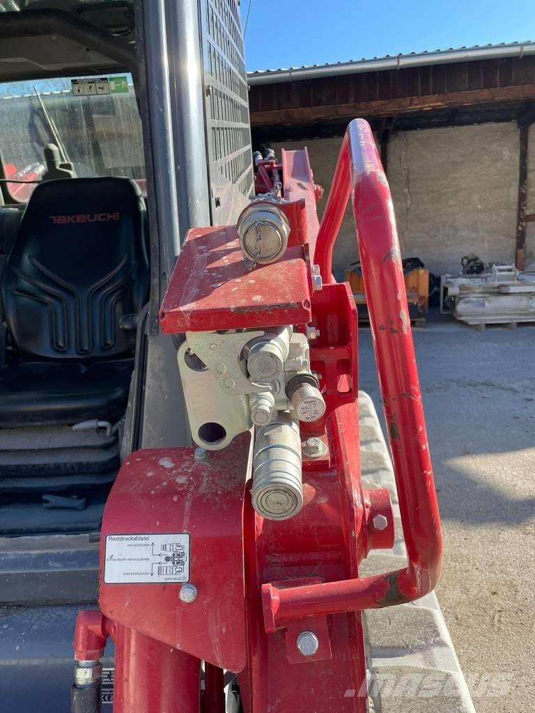 Takeuchi TL12 V2 スキッドステアローダー