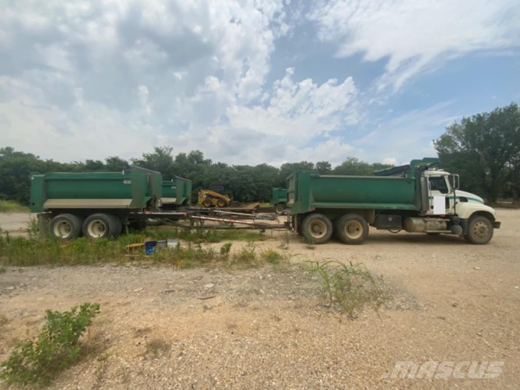 Mack Granite CV 713 ダンプ